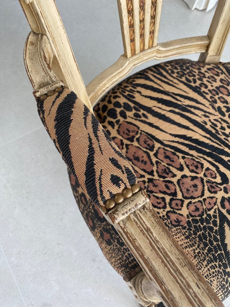Chaise ancienne de style Louis XVI, Enlèvement