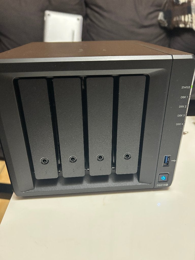 NAS Synology DS918+ 8gb ram (4x6 Tb WD red +SSD 256Gb), Comme neuf, Enlèvement, 2 à 3 Ghz, 8 GB