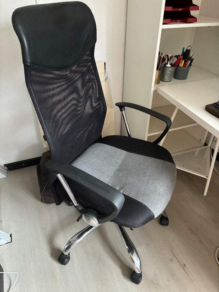 Two office chairs, Ophalen, Gebruikt, Zwart, Bureaustoel