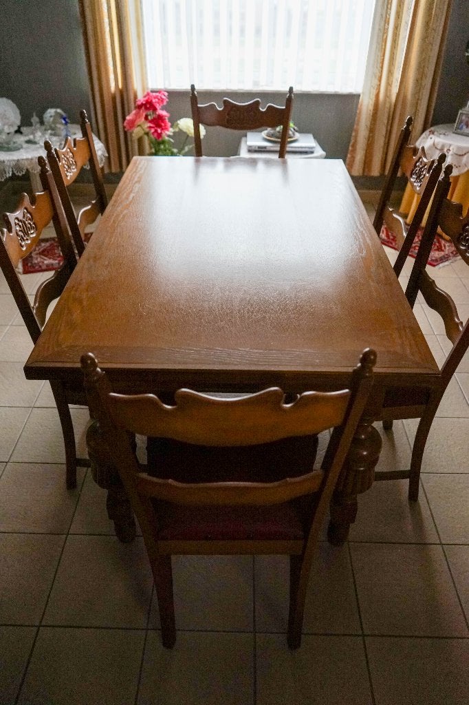 Eiken eetkamertafel + stoelen met lederen zitvlak, Ophalen, Eikenhout, 50 tot 100 cm, Zo goed als nieuw