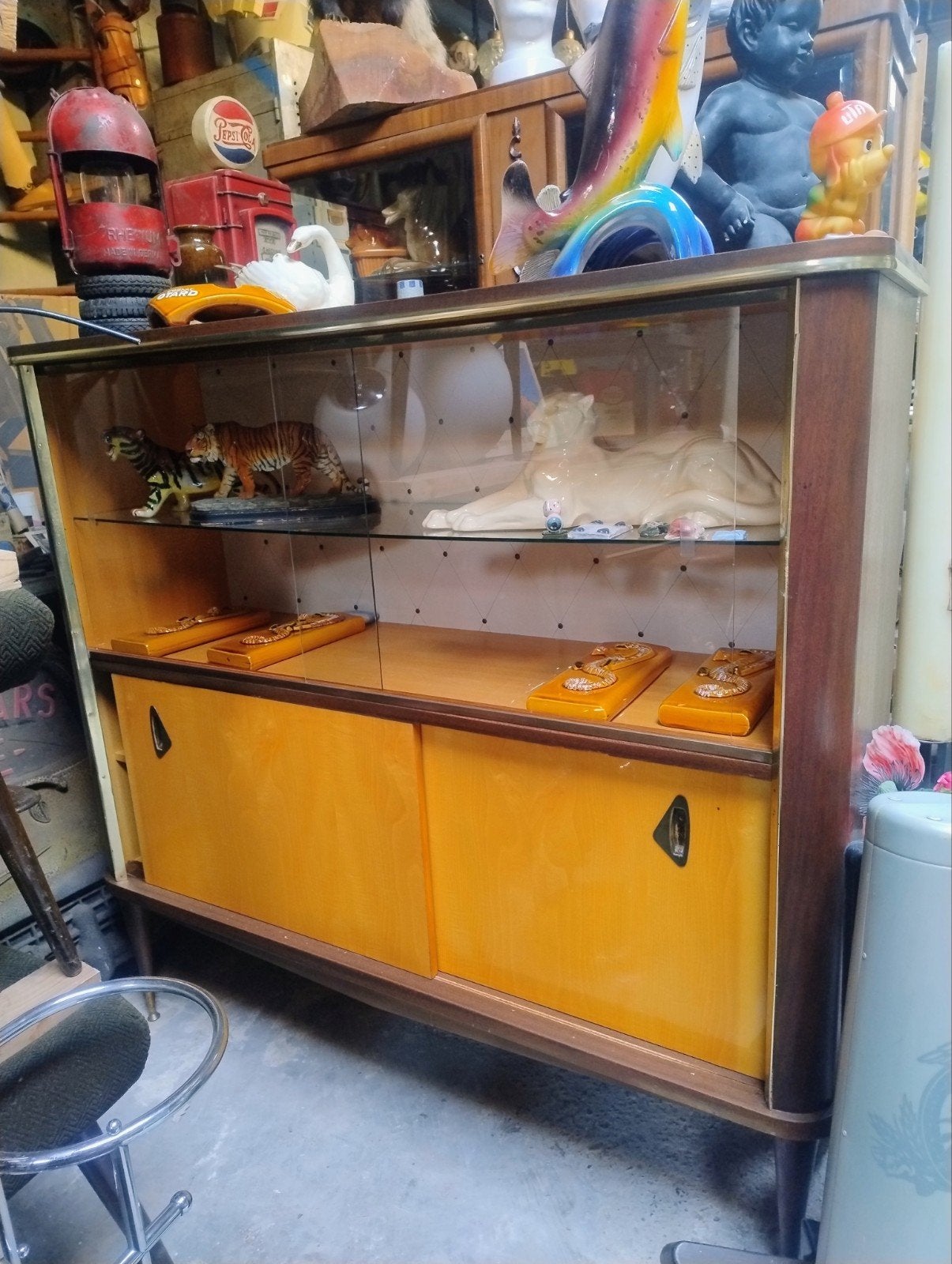 vintage vitrinekast,zeer goede staat.150€, Antiek en Kunst, Ophalen