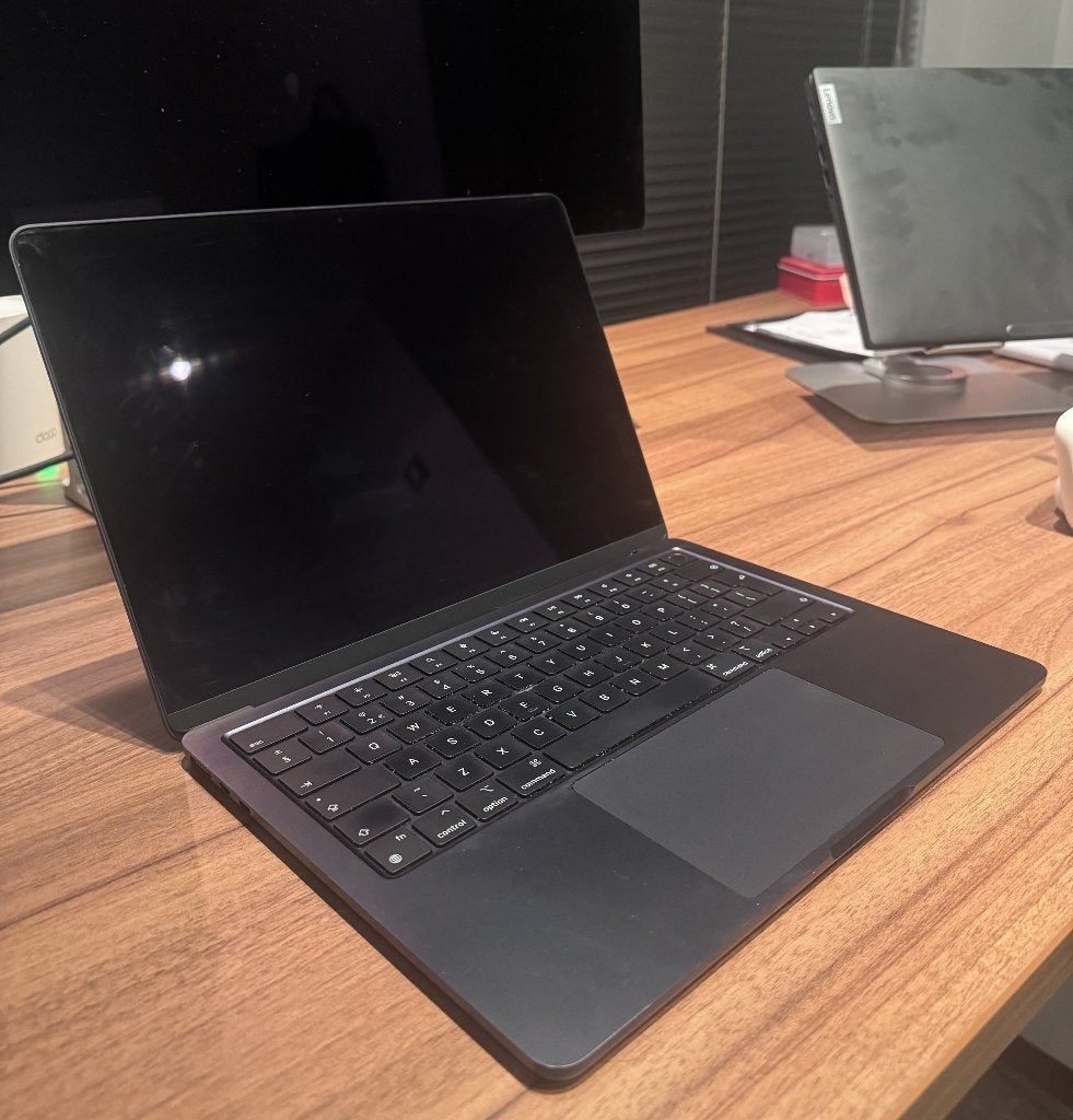 MacBook Air M2 13,6” – 16GB – 256GB – Midnight – QWERTY, Informatique & Logiciels, 256 GB, Qwerty, 13 pouces, Comme neuf