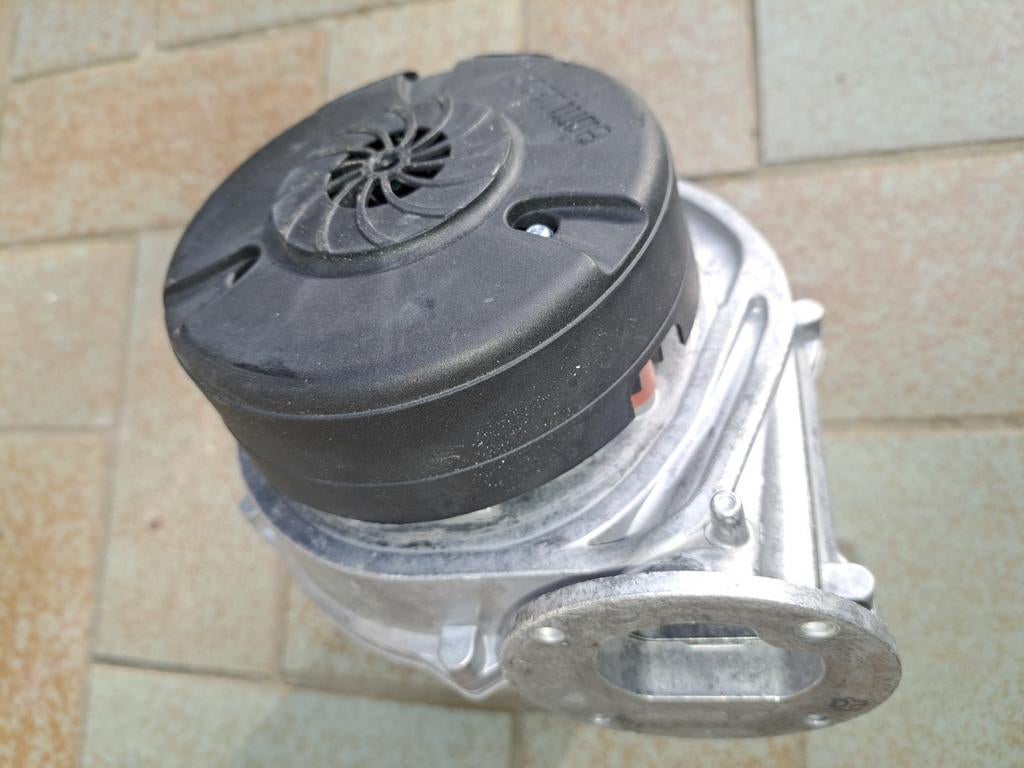 Buderus GB162 35KW ventilator als nieuw 2025. Doe en bod., Ophalen, 20 tot 100 liter, Aardgas, Geiser
