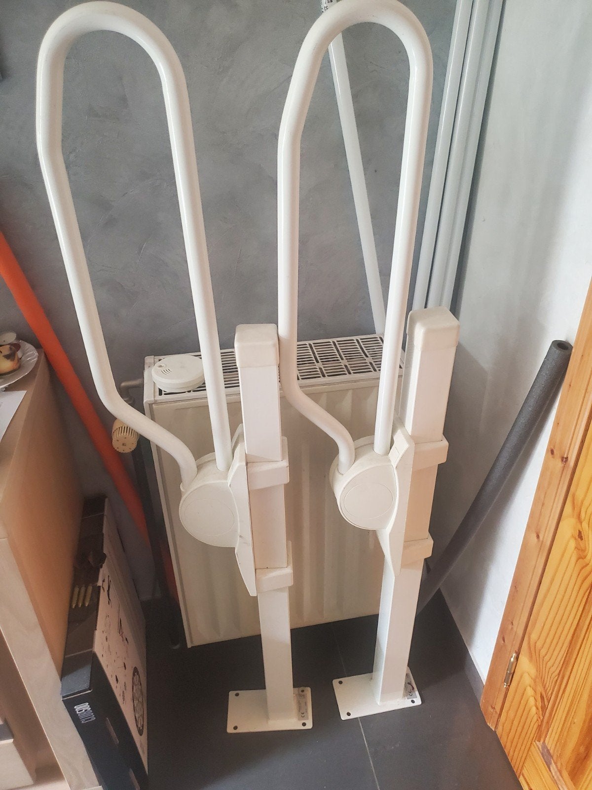 Deux barres d'appui pour toilettes, Divers, Enlèvement