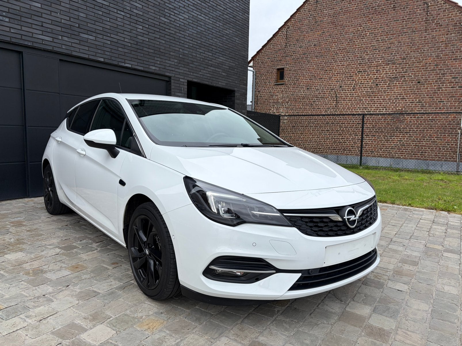 Opel astra benzine LED Camera Half leder, Auto's, Voorwielaandrijving, 1199 cc, Leder en Stof, Wit