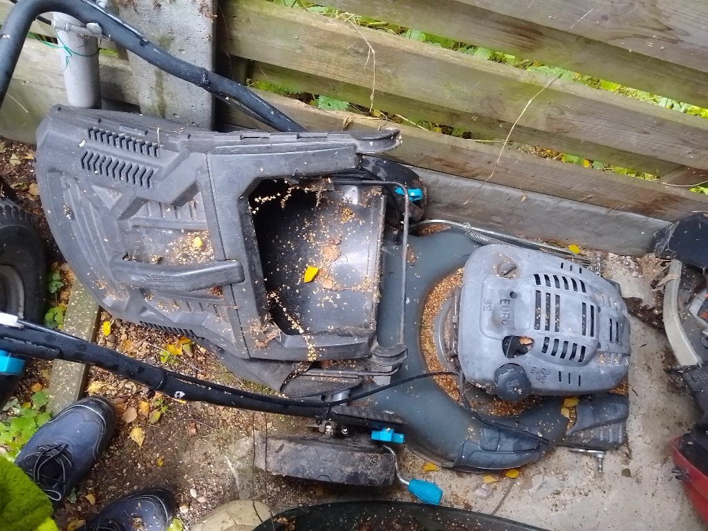 3 stuk grasmaaier moet weg, Ophalen