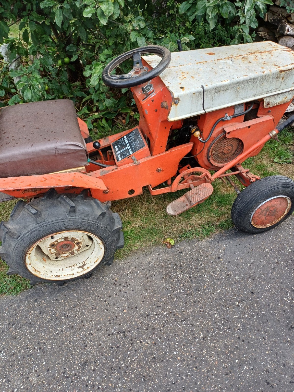 Oude minitractor., Ophalen