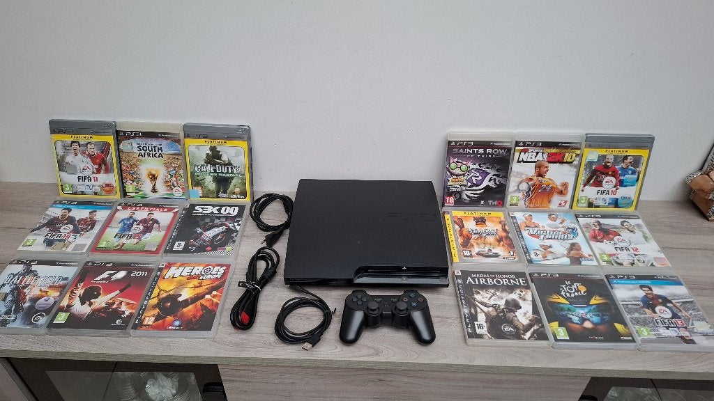 PlayStation 3 slim en bonne état complet avec 18 jeux, Games en Spelcomputers, Spelcomputers | Sony PlayStation 3, Met games, Ophalen of Verzenden