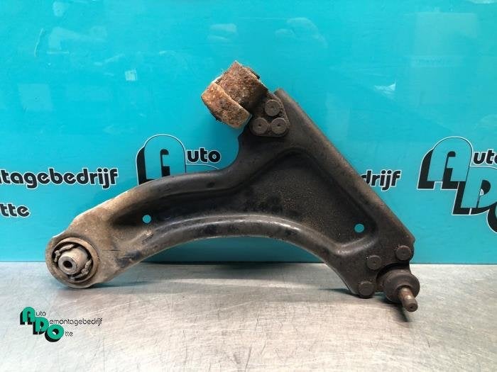 Bras de suspension avant droit d'un Opel Corsa (Corsa C 00-), -, Opel, 3 mois de garantie, Utilisé