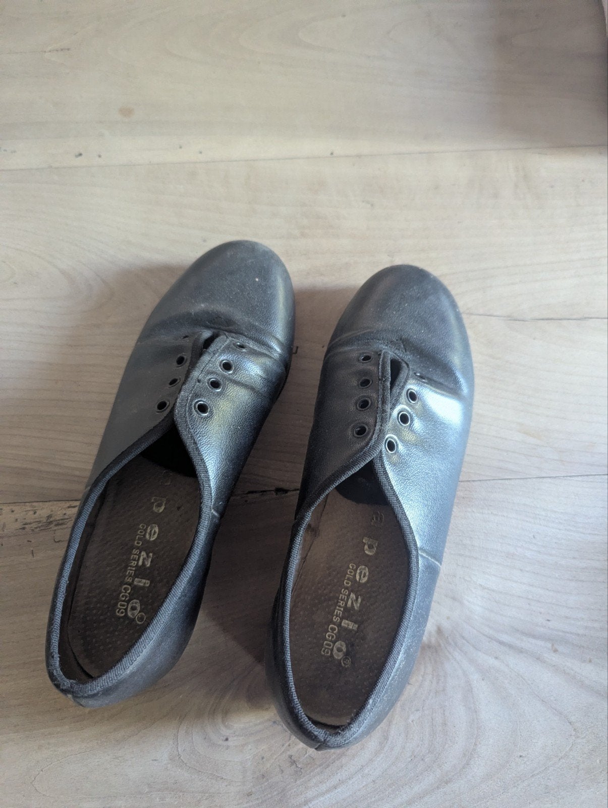 Claquettes Capezio, Enlèvement