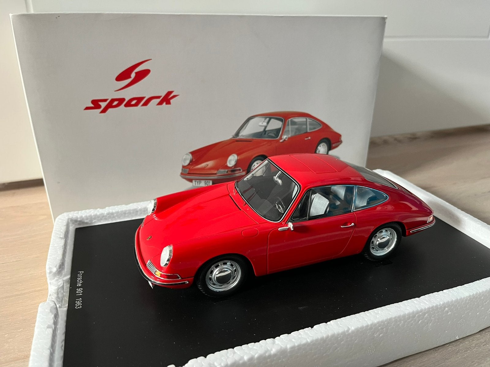 Porsche 901 1963 rood Spark 1:18, Envoi, Comme neuf, Voiture, Autres marques