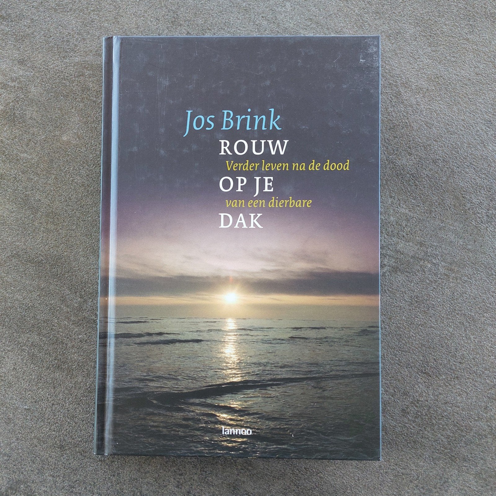 Boek Nederlandse Presentator Jos Brink - Rouw Op Je Dak, Boeken, Ophalen of Verzenden, Gelezen, Jos Brink