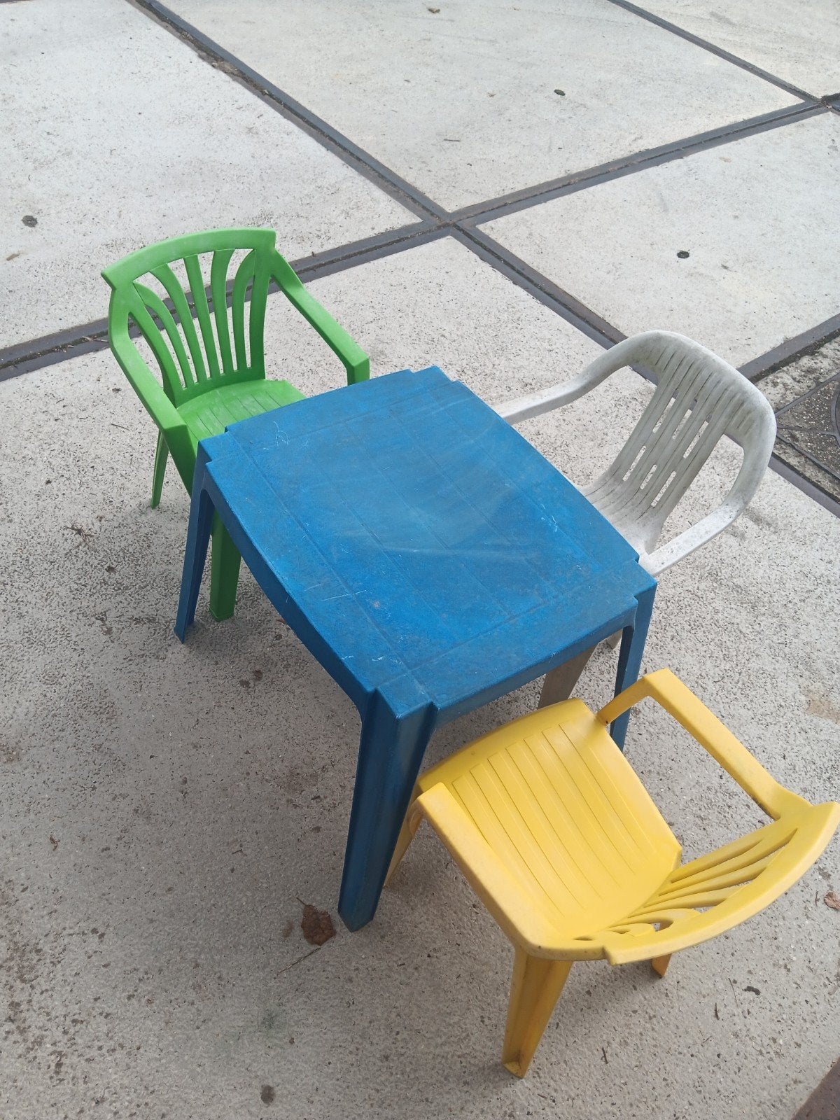 Kinder tafel, Ophalen, Gebruikt, 3 zitplaatsen, Tuinset