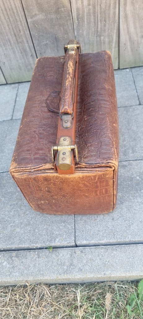 Stoere Brocante Oude Leren Doktersta '20/'30 messing beslag, Handtassen en Accessoires, Koffers, Ophalen, Gebruikt, Slot, Minder dan 35 cm
