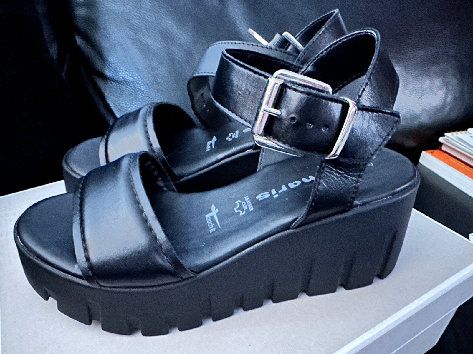 Zwarte sandalen van Tamaris, Vêtements | Femmes, Chaussures, Enlèvement, Porté, Noir, Sandales et Mûles