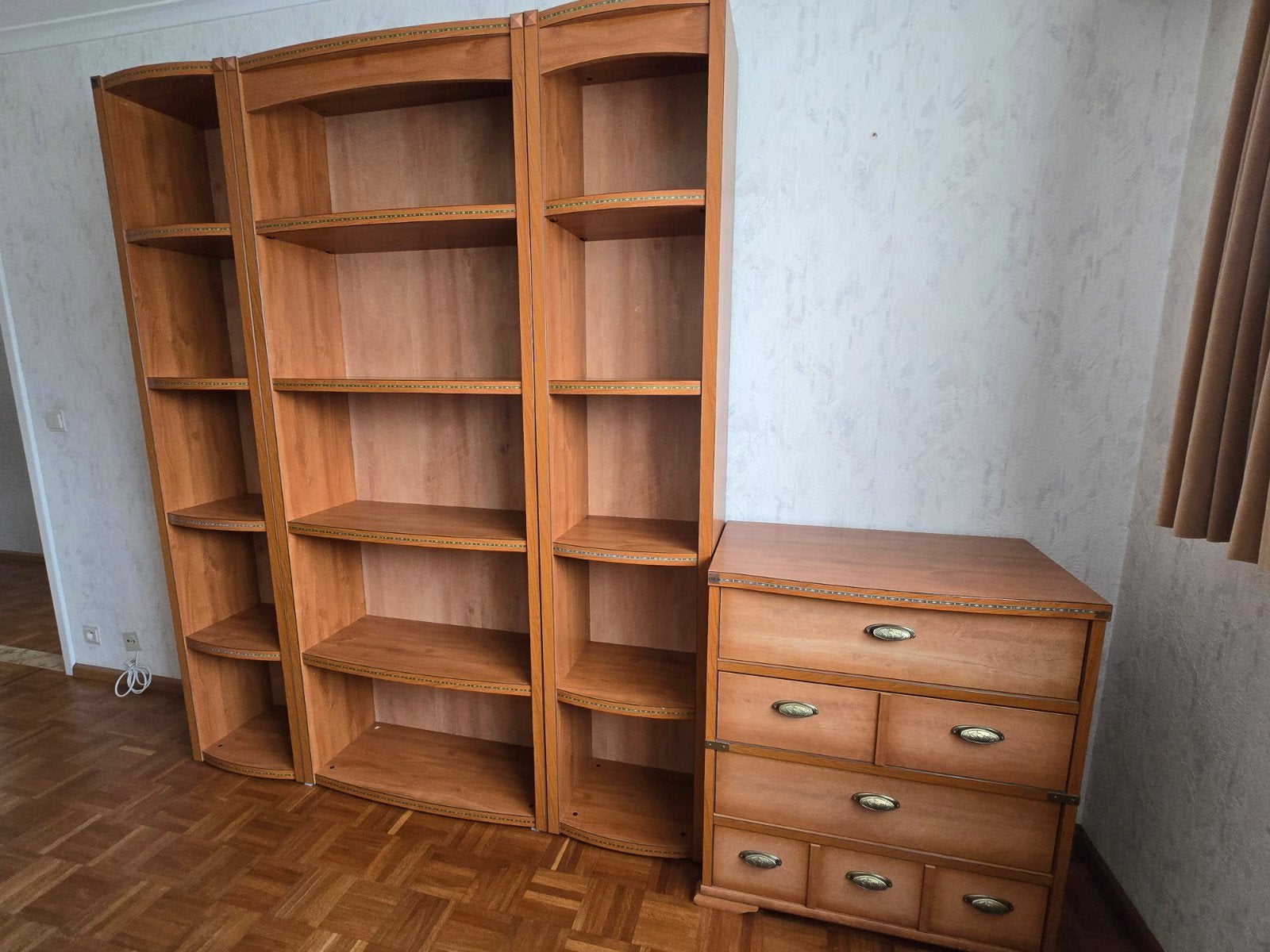 Boekenrek en ladenblok, Ophalen