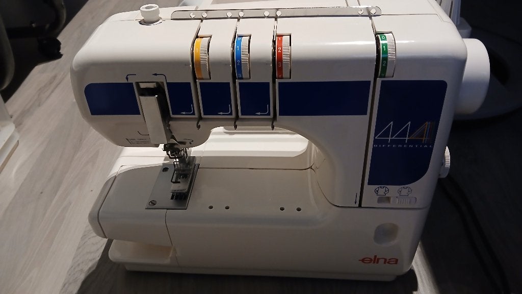 naaimachine  elna 444 coverlock, Ophalen, Zo goed als nieuw, Lockmachine, Overige merken
