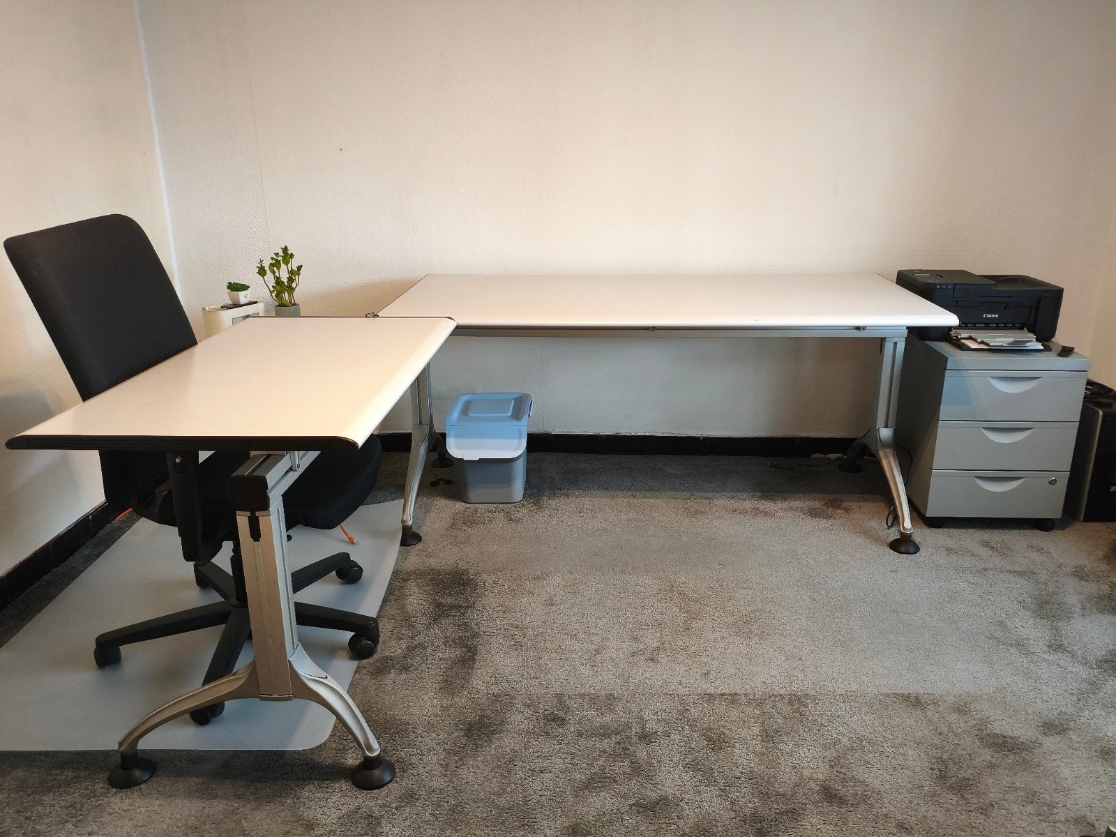 Wit L-vormig bureau – zeer stevig
Ik verkoop een wit L-vormi, Huis en Inrichting, Ophalen, Gebruikt, Wit