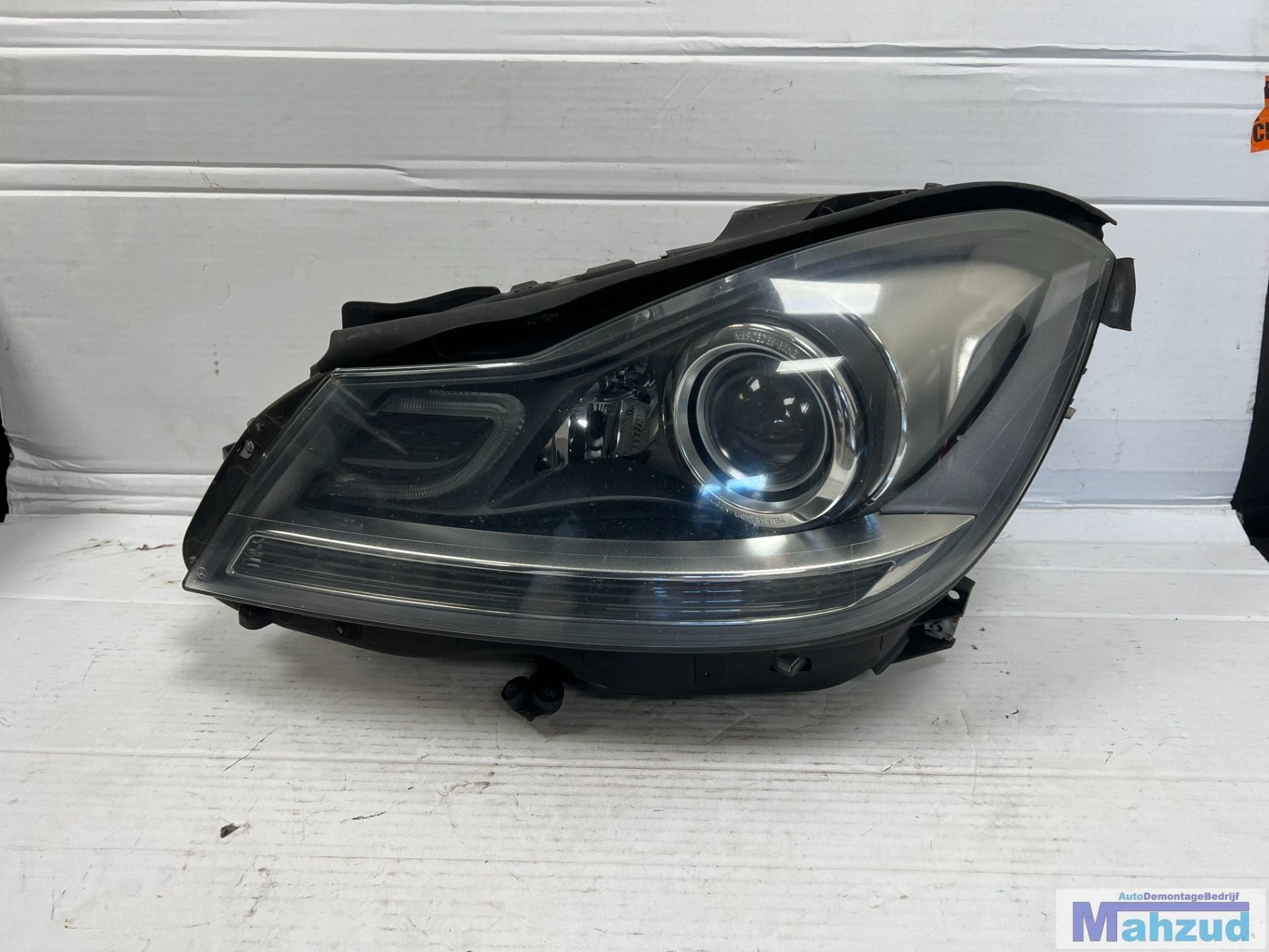 Phare gauche LED x non pour Mercedes Classe C W204 (2011-201, Mercedes-Benz AG, Mercedes-Benz, Utilisé, Mercedesstrasse 120
70372  Stuttgart, DE
