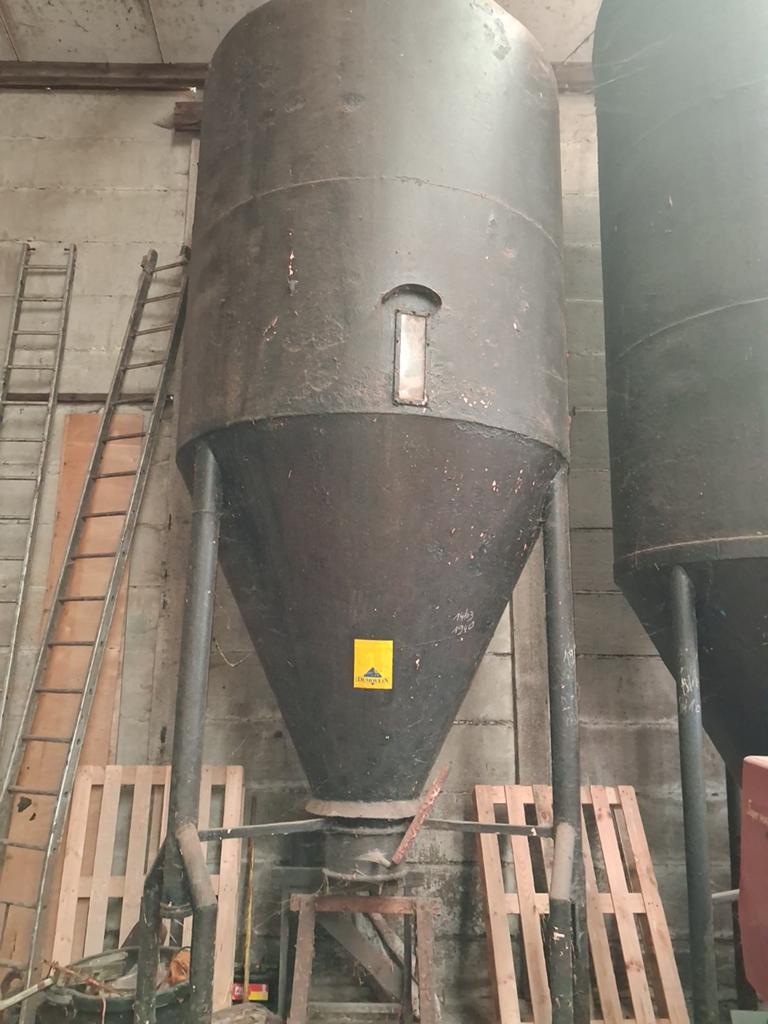 2 voedersilo's, Ophalen