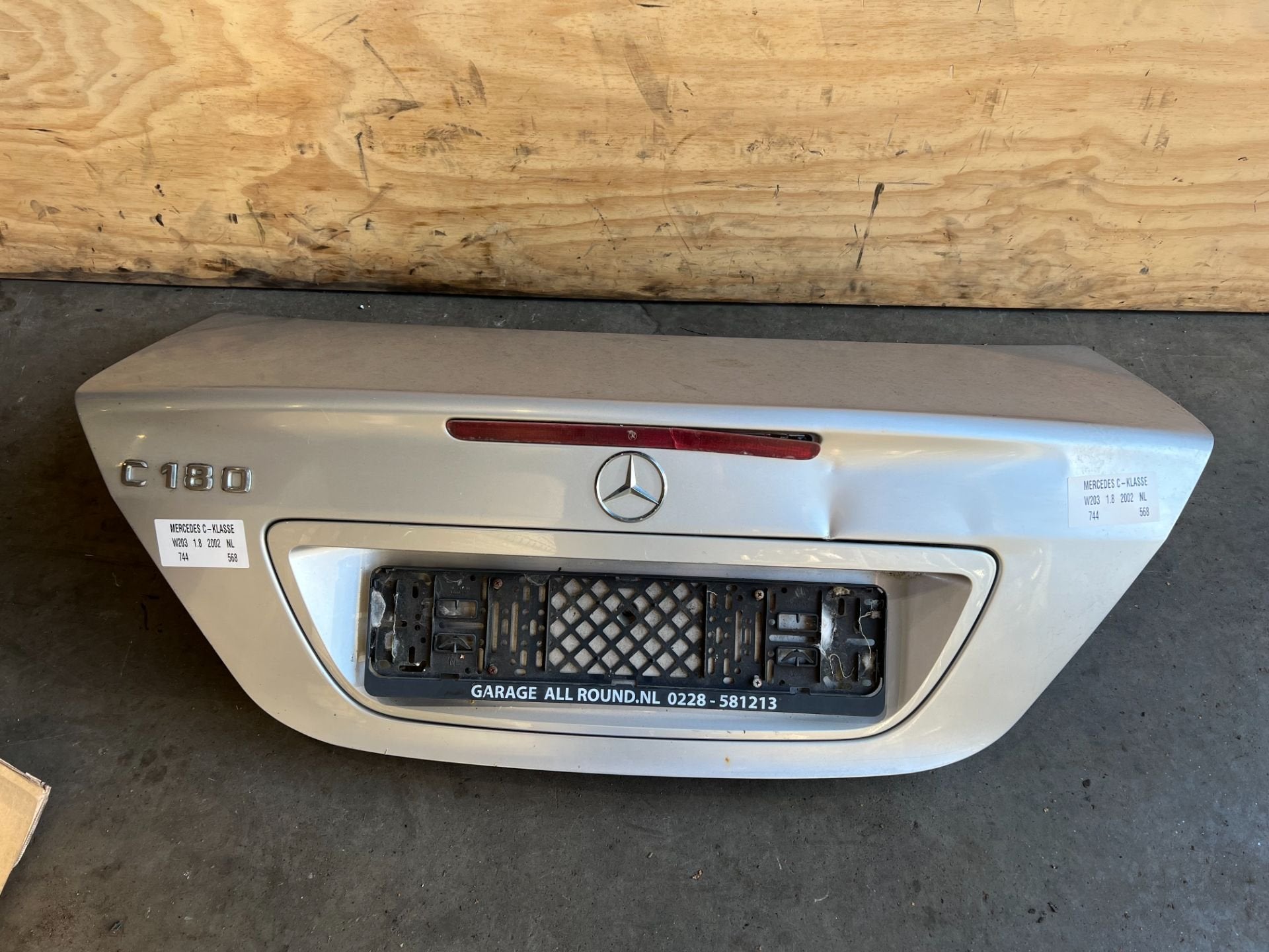 MERCEDES CLASSE C W203 ARGENT 744 berline hayon, Mercedes-Benz AG, Mercedes-Benz, Utilisé, Mercedesstrasse 120
70372  Stuttgart, DE