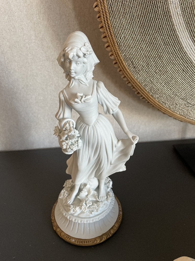 Capodimonte beeldje Ester, Verzamelen, Beelden en Beeldjes, Ophalen of Verzenden, Zo goed als nieuw