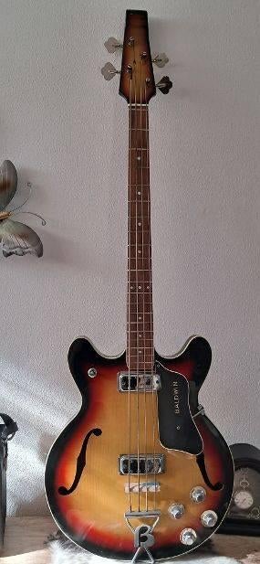 Basse semi-acoustique Burns/Baldwin V704 Hollow-body, Musique & Instruments, Instruments à corde | Guitares | Basses, Utilisé