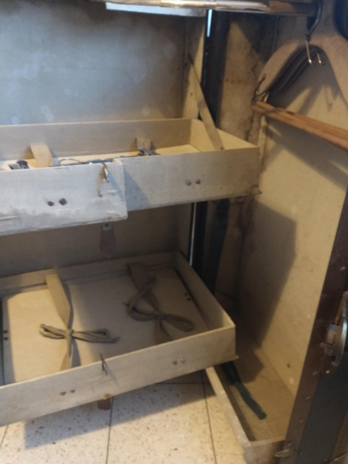 Oude hutkoffer, Ophalen