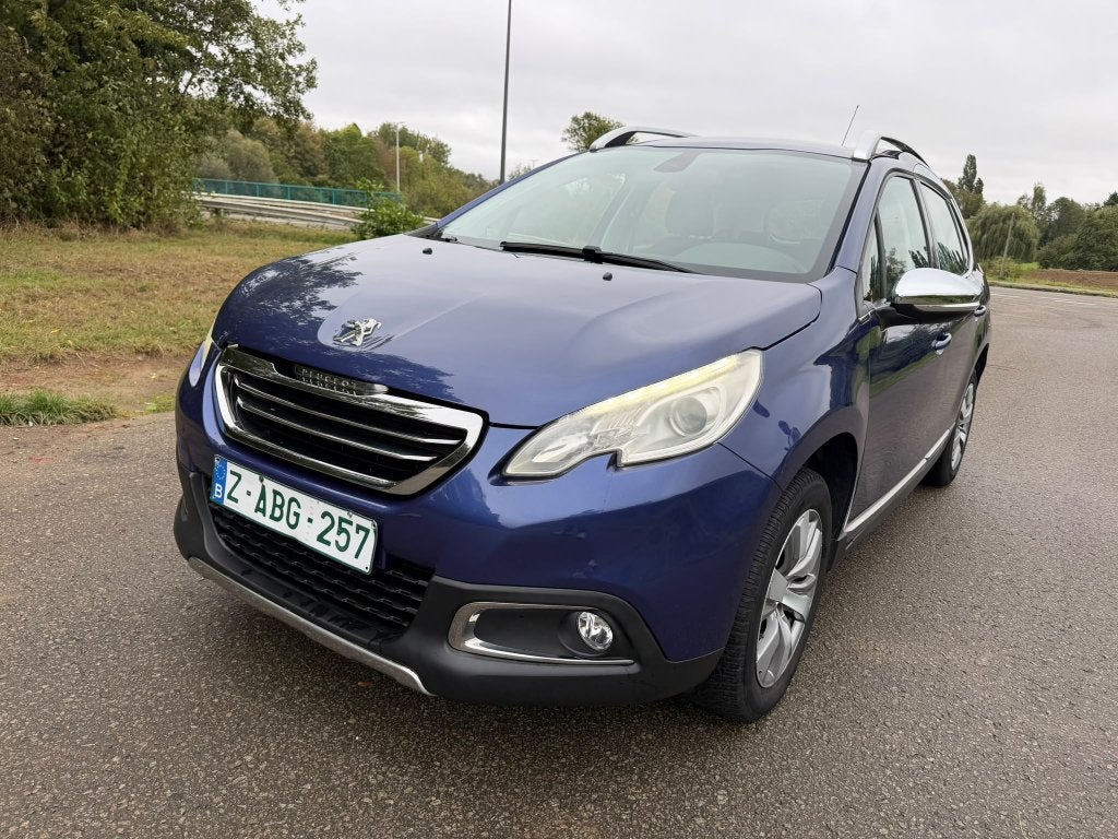 Peugeot 2008 1.2i Allure S, Autos, Euro 6, Entreprise, Volant multifonction, Boîte manuelle