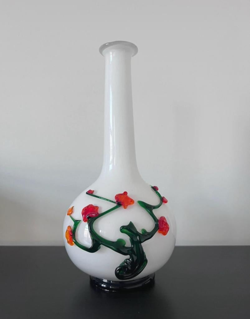 Vintage handgeblazen vaas met florale decoratie – Murano, Antiquités & Art, Antiquités | Vases, Enlèvement ou Envoi