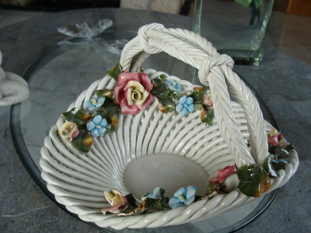 corbeille en forme de panier poinçonné Bassano, vintage, Antiquités & Art, Enlèvement ou Envoi