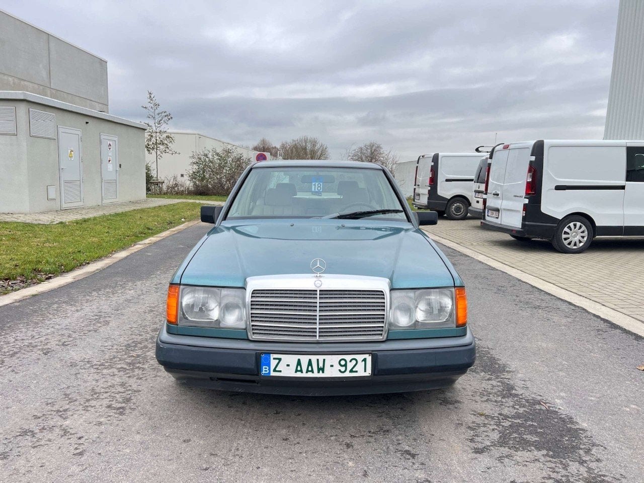 Mercedes-Benz E-Klasse E200 BENZINE Oldtimer * 1 Eigenaar *, foto 3
