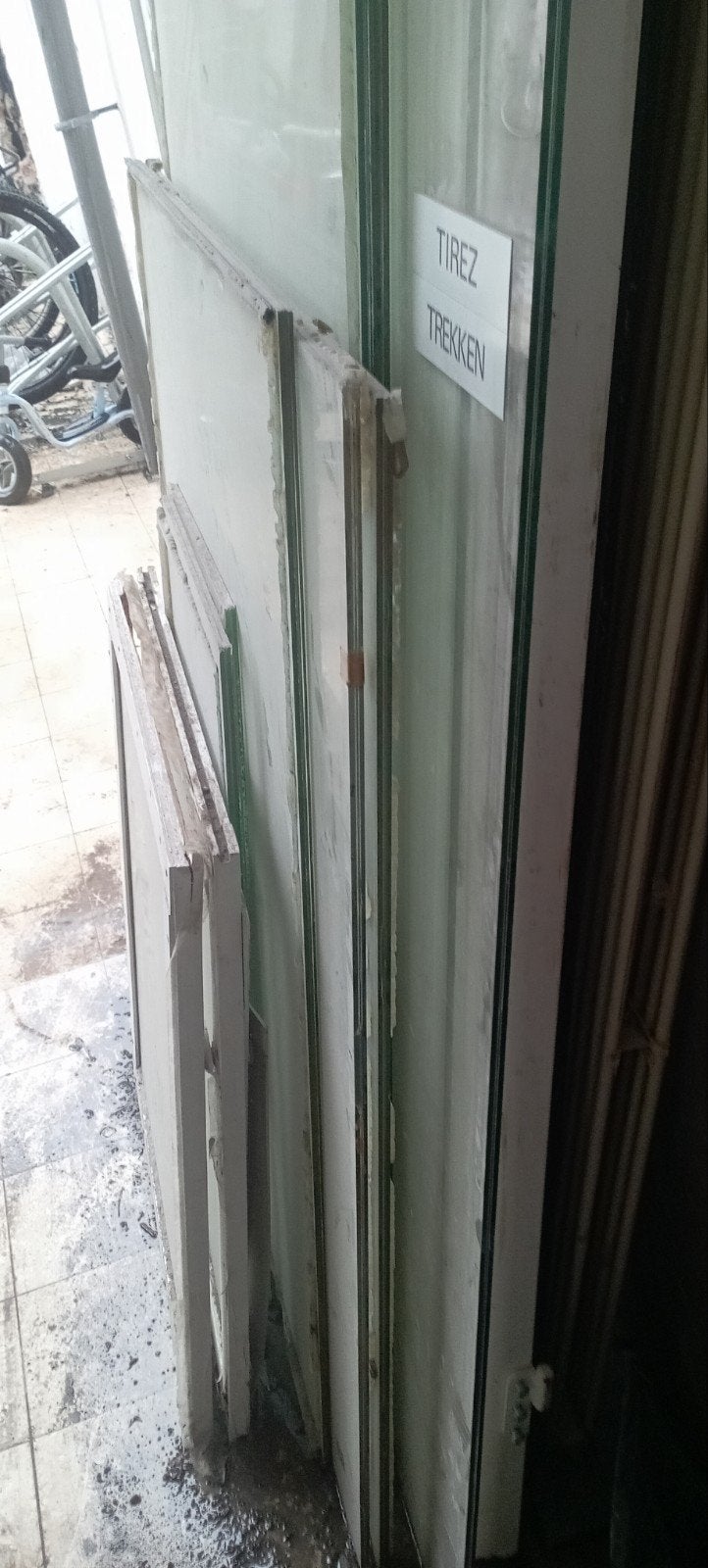 vitres de sécurité a donner, Bricolage & Construction, Enlèvement