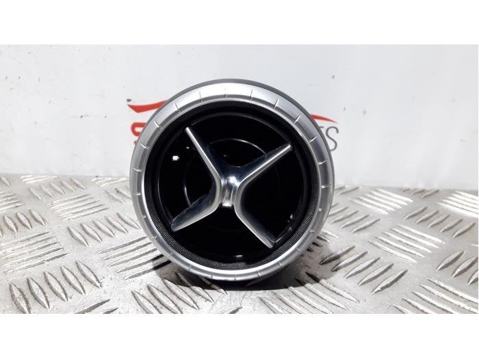 Grille aération tableau de bord d'un Mercedes CLA, 3 mois de garantie, Utilisé, -, -