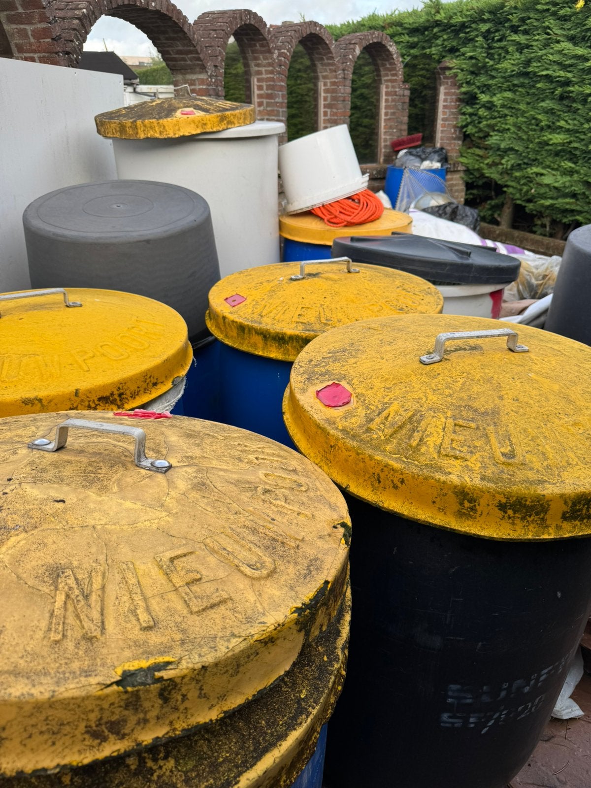 Tonneaux d’eau en plastique robuste/tonneaux de pluie, Ophalen, Zo goed als nieuw
