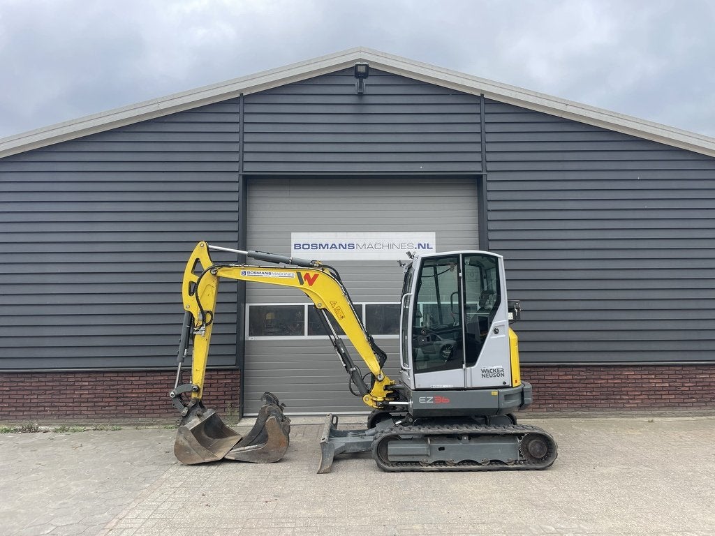 Neuson EZ36 minigraver / centrale smering, Articles professionnels, Machines & Construction | Grues & Excavatrices, Excavatrice