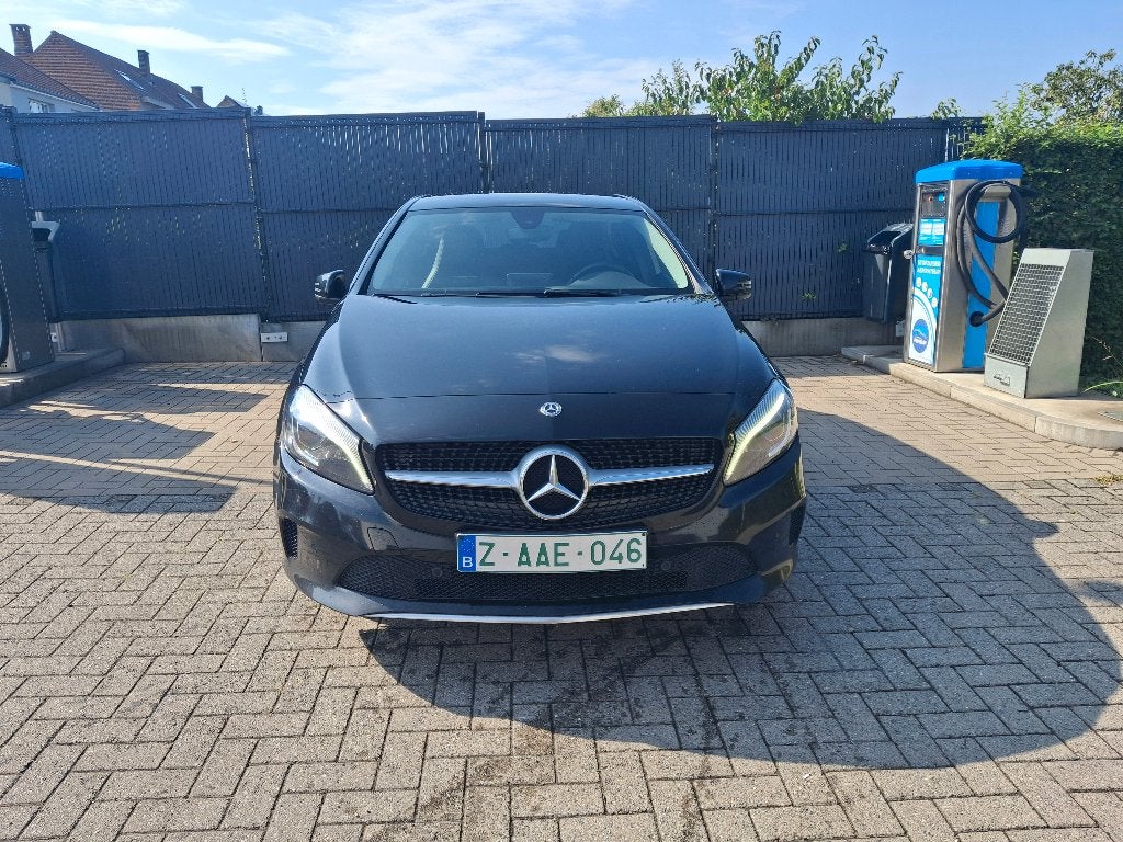 Mercedes A180 aut  2018  285311km   7.800€ incl BTW, Auto's, Monovolume, 4 cilinders, Overige bekleding, Zwart