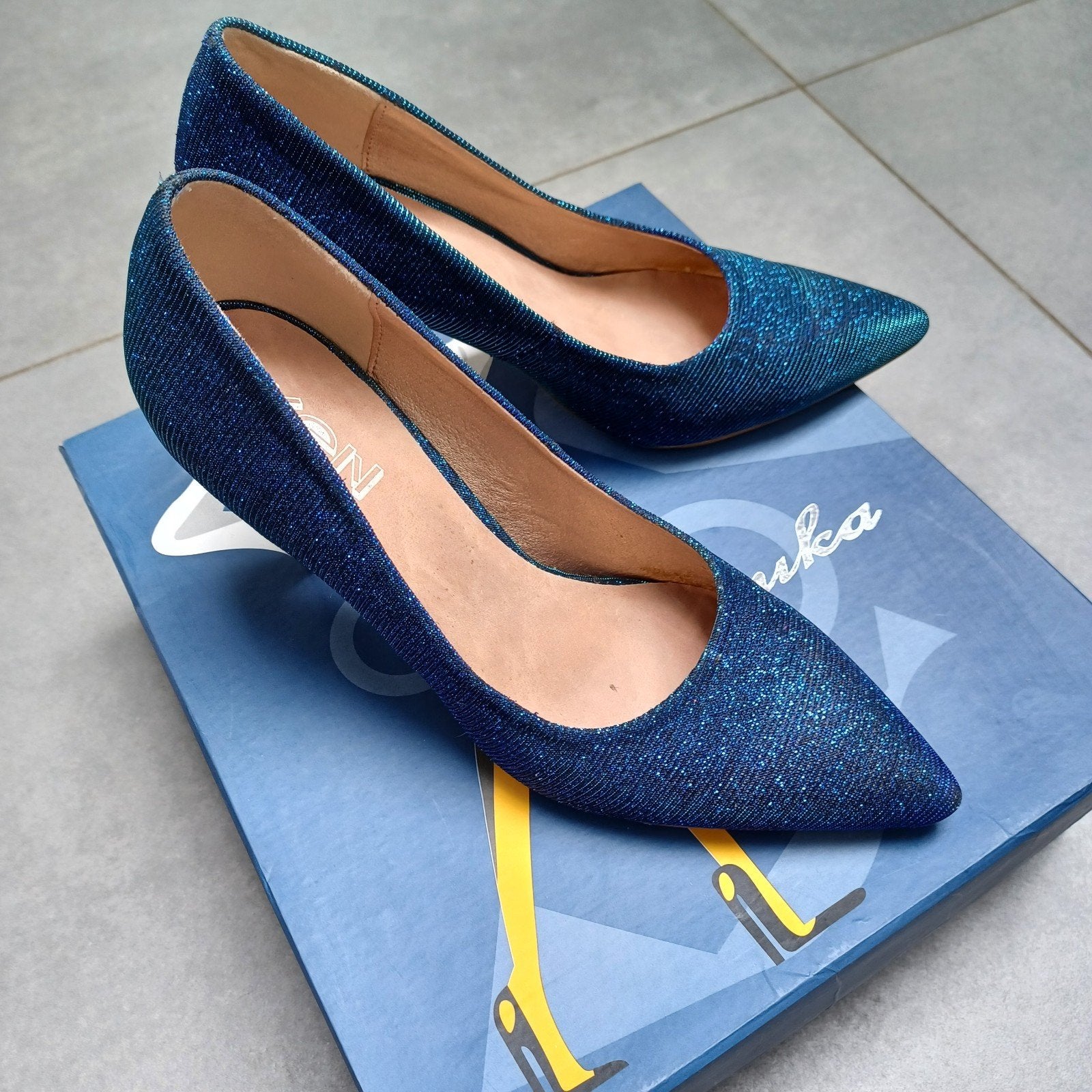 mooie pumps m 37, Escarpins, Comme neuf, Enlèvement, Bleu