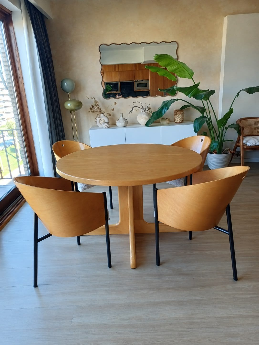 Prachtige vintage tafel met Philippe Starck stoelen., Huis en Inrichting, Ophalen, 200 cm of meer, Vijf personen of meer, Vintage