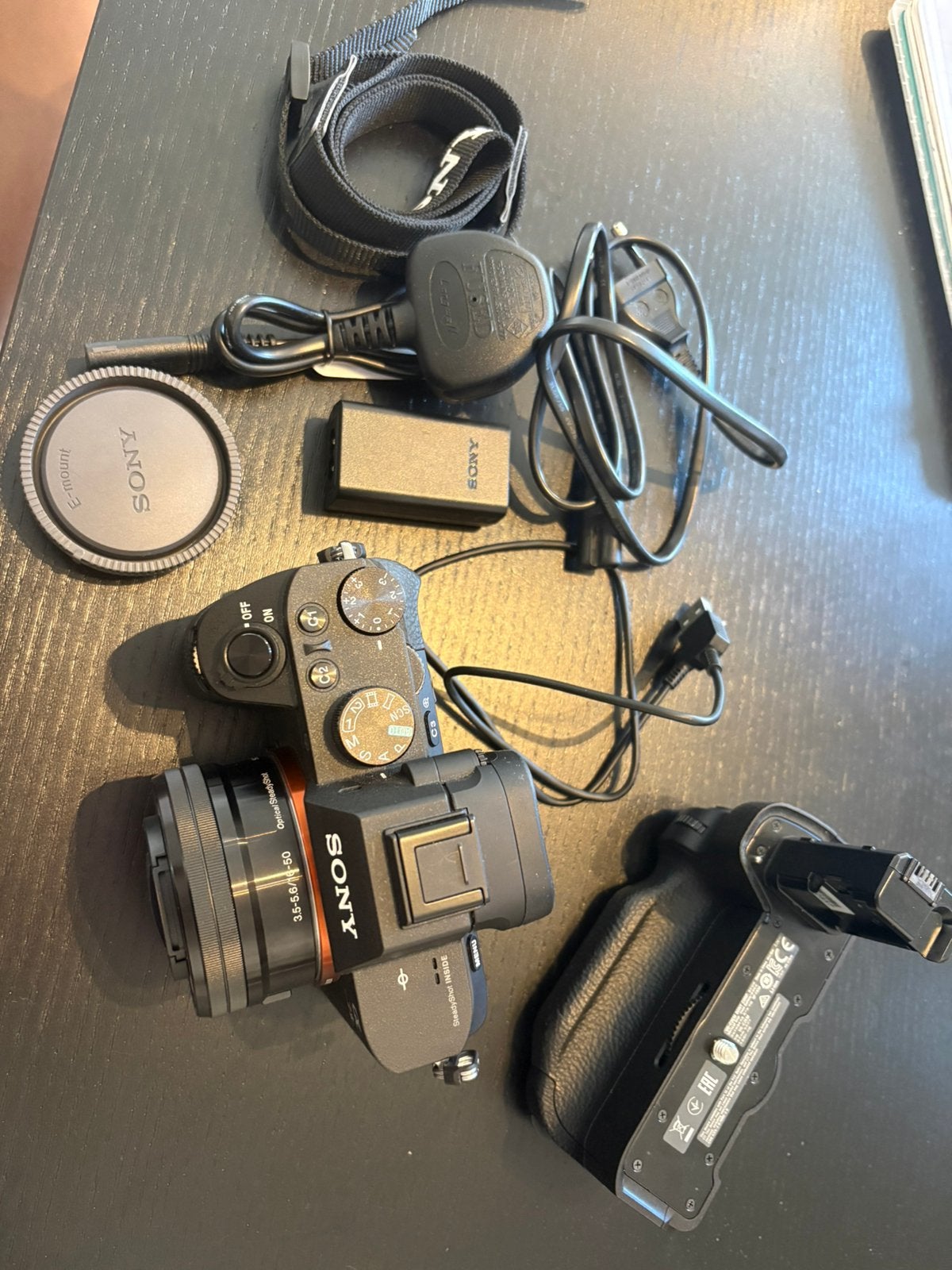 Sony Alpha 7 Mark ii, Enlèvement ou Envoi, Comme neuf, Appareil photo hybride, Poignée