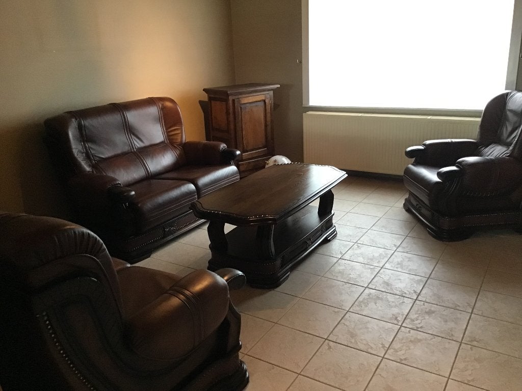 Salon in leder en hout in prima staat., Ophalen, Zo goed als nieuw, Hout