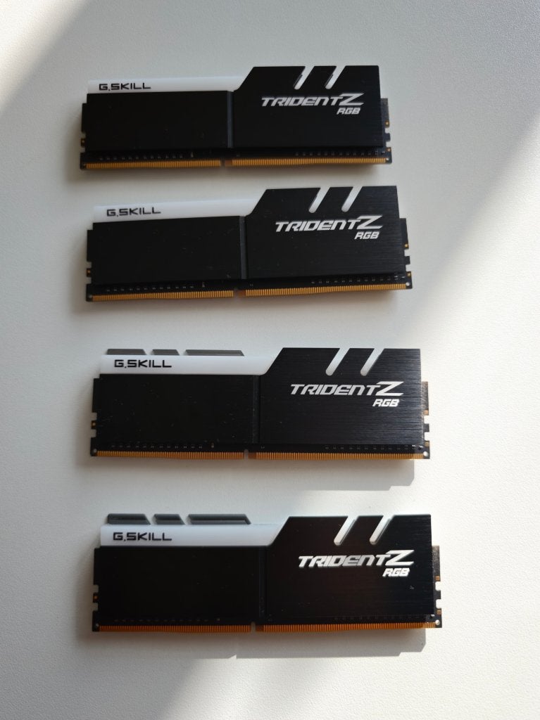 32 GB DDR4 TRIDENT Z RGB, Computers en Software, Ophalen, 32 GB, DDR4, Zo goed als nieuw