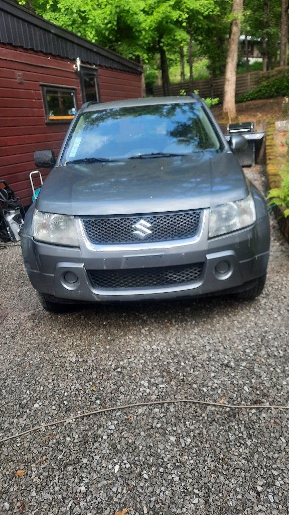 suzuki grand vitara 4x4 pour export/airco/attache remorque, Auto's, Stof, Zwart, 4 cilinders, Elektrische ramen