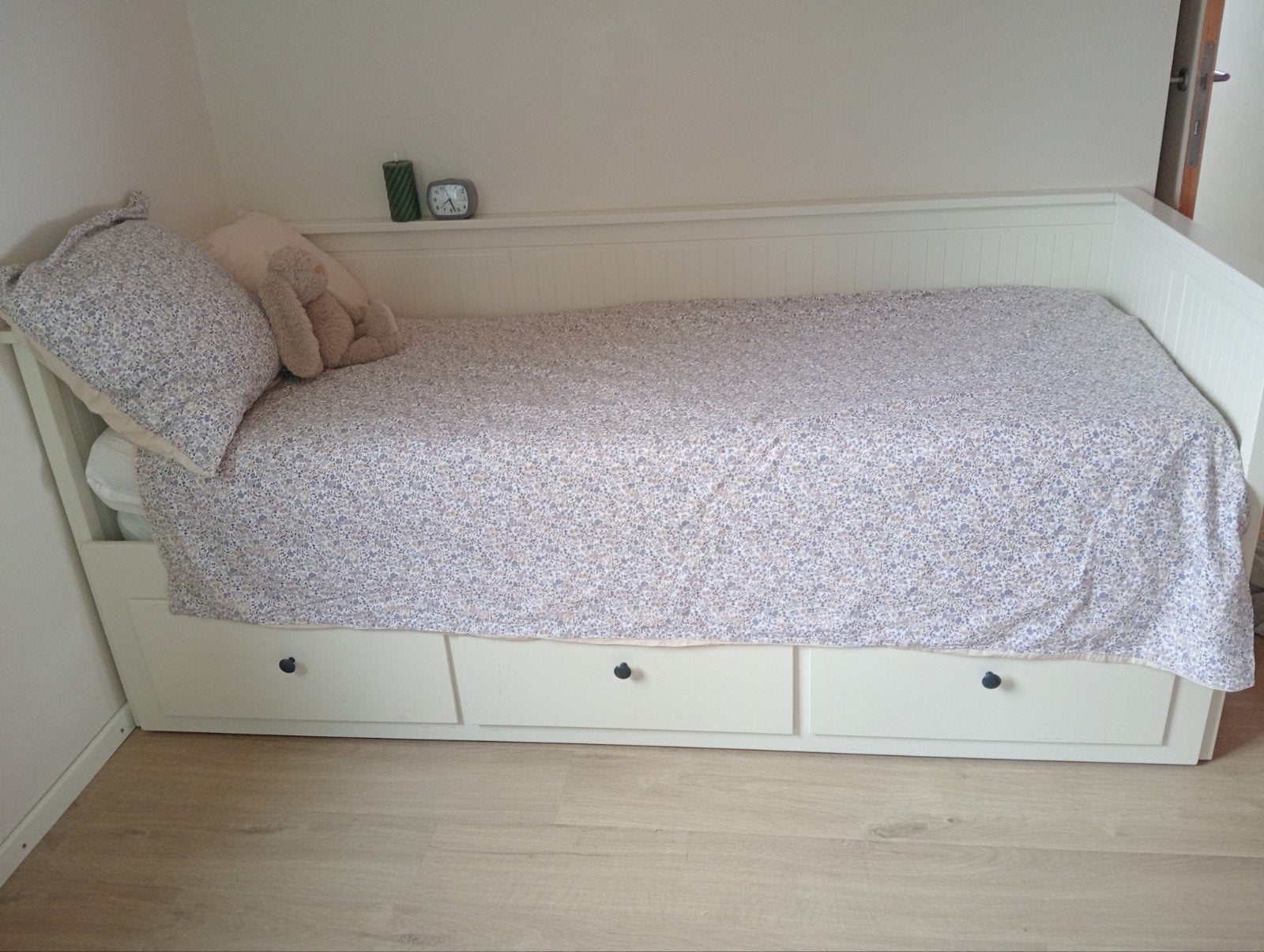 Hemnes bedbank ideaal voor op kot, Ophalen, Gebruikt