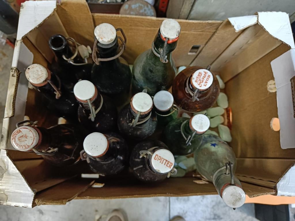 Quelqu'un s'intéresse aux vieilles bouteilles ? ? ?, Enlèvement