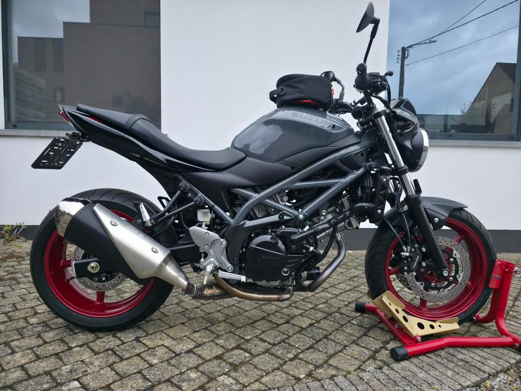 Suzuki SV650 - 2024 - Tal van Optie's - Garantie - NIEUW*, Motoren, 2 cilinders, Nieuw, Bedrijf, Meer dan 35 kW
