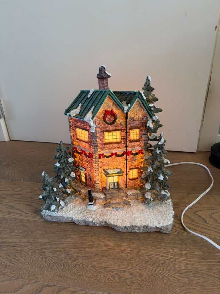 Maison de Noël illuminée LED avec neige et arbres, Divers, Enlèvement, Comme neuf