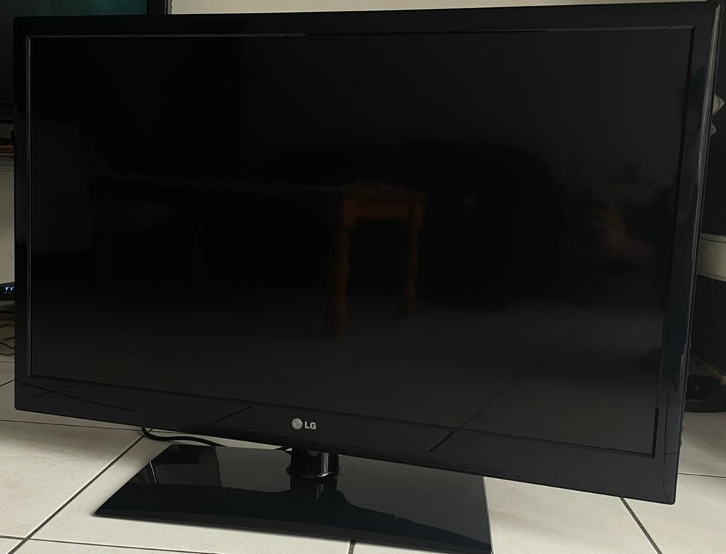 Téléviseur à écran LCD LG noir 24 pouces, Enlèvement ou Envoi, 50 Hz, LCD, Comme neuf