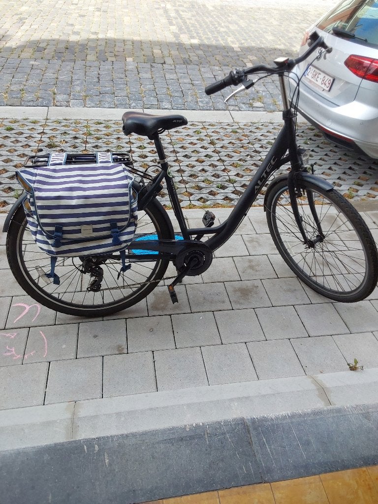 Vélo de ville avec sacoches, Vélos & Vélomoteurs, Enlèvement, Comme neuf, Frein sur jante, Accès (extra) bas