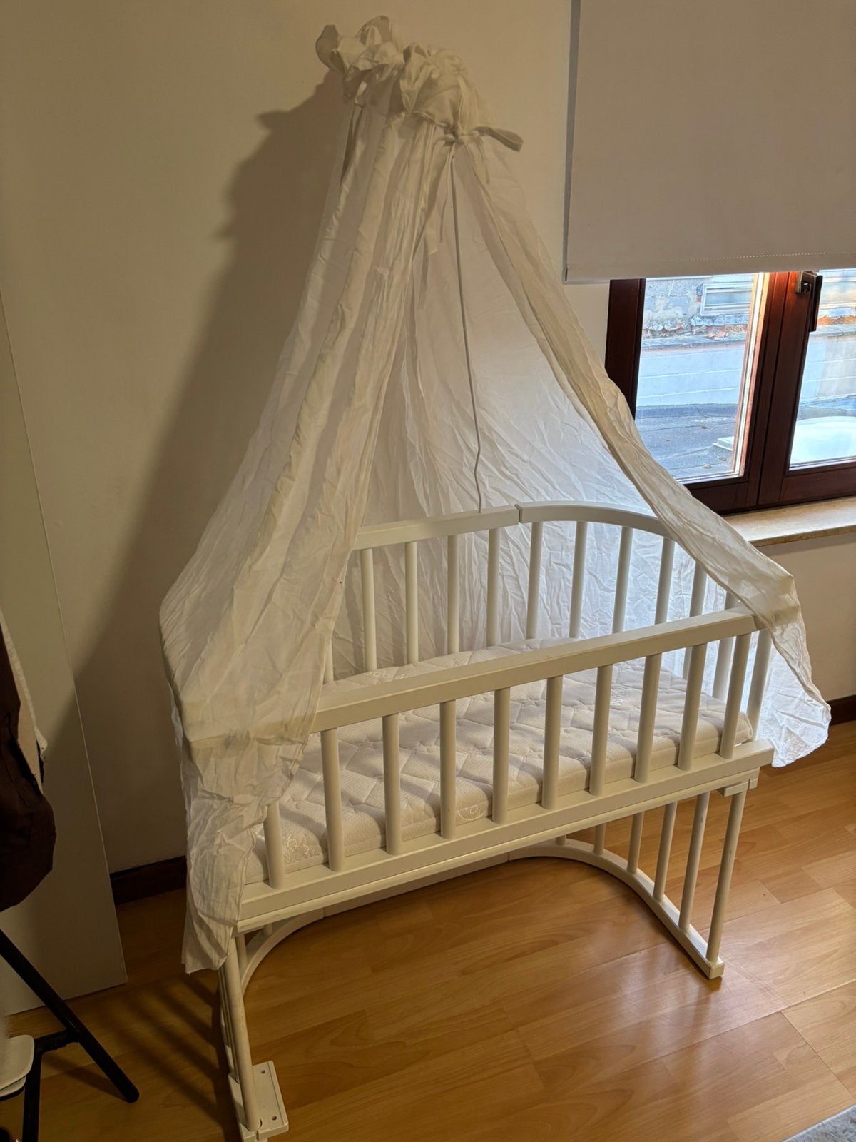 Baby bed met gordijn, Ophalen, Zo goed als nieuw